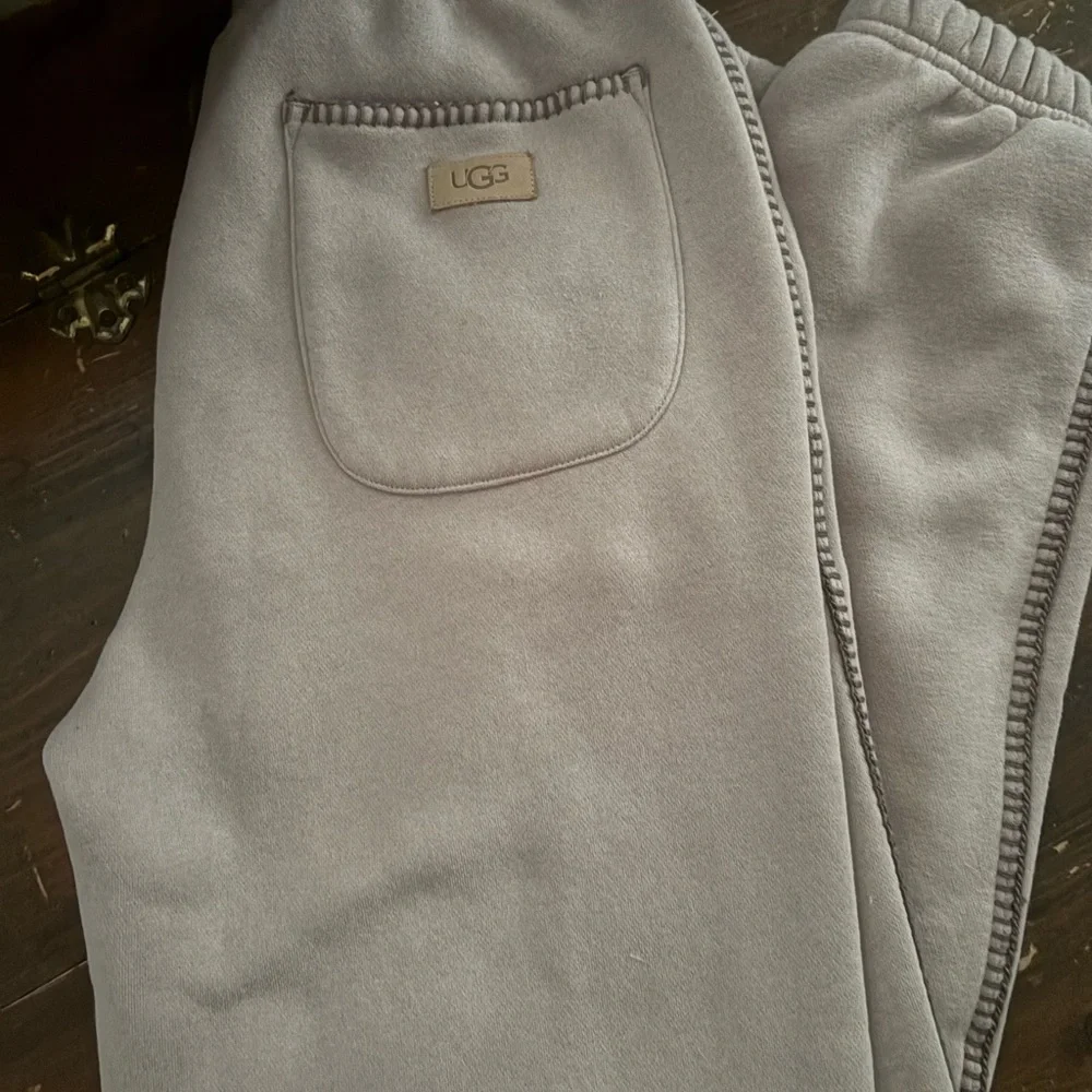 UGG light pink Fleece Sweatpants - Picture 1 of 7
